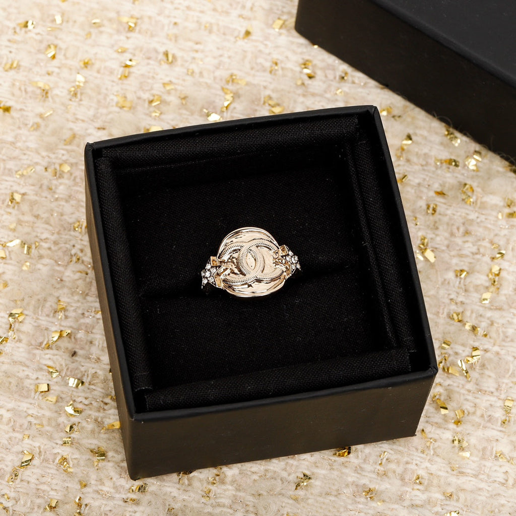 18K  Chanel Chain Ring