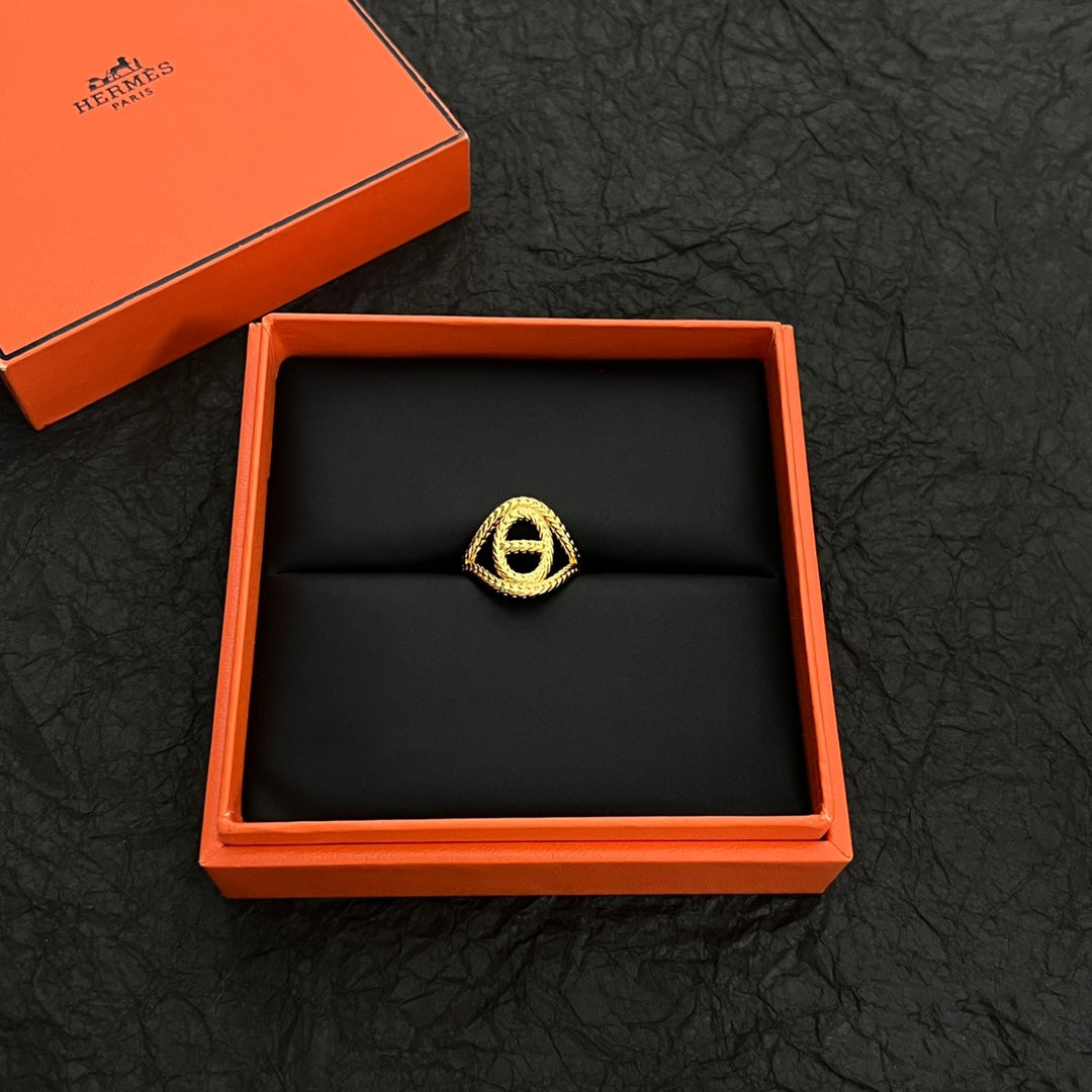 18K Chaine D'Ancre Danae Medium Hermes Ring