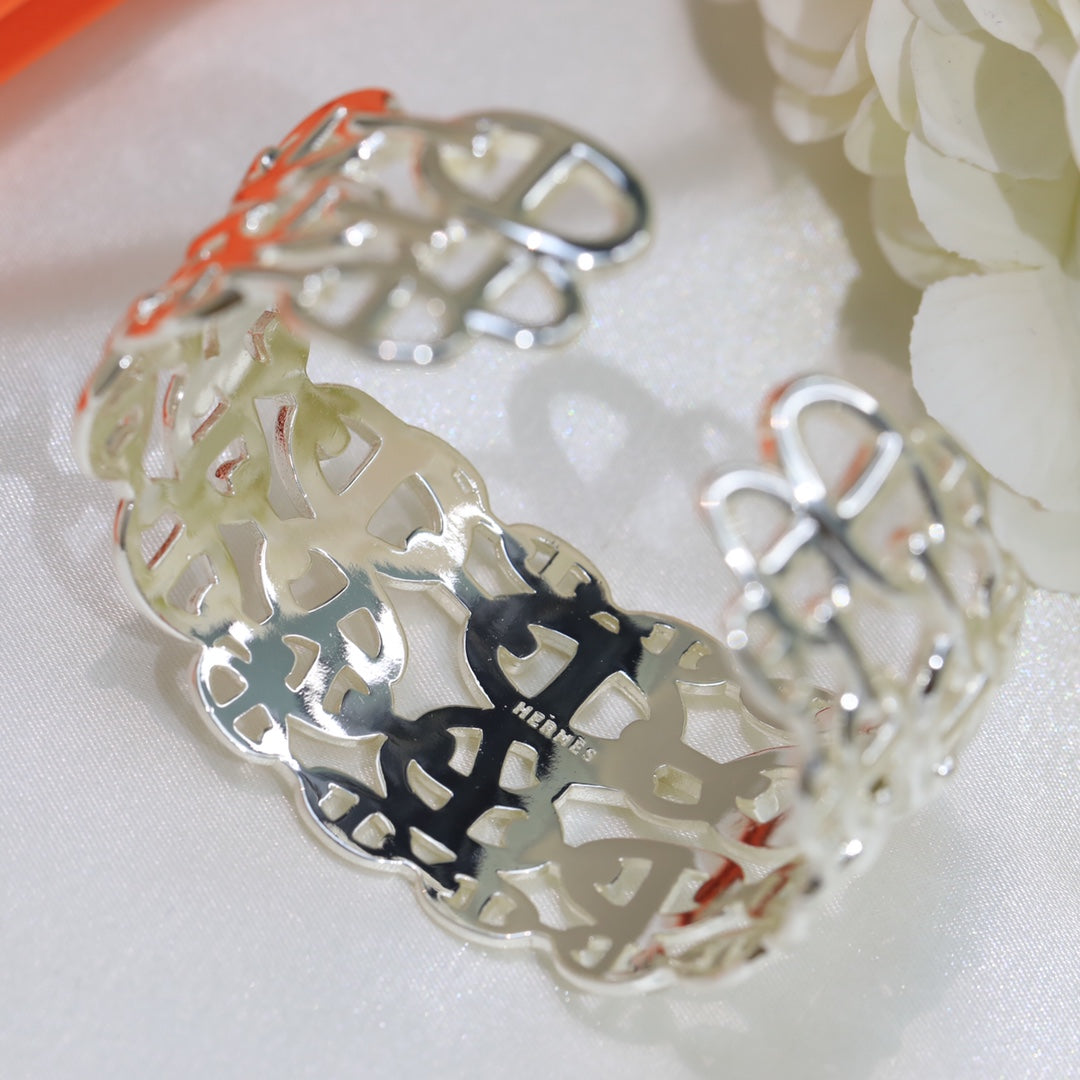 18K Chaine D'Ancre Wide Cutwork Hermes Bracelet