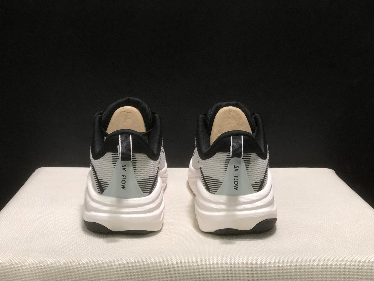 HOKA ONE ONE SKYFLOW